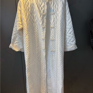 Elegant White Quilted vintage robe